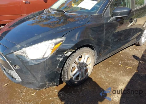 2017 Toyota Yaris Ia z USA, uszkodzony, nr VIN 3MYDLBYV8HY190055